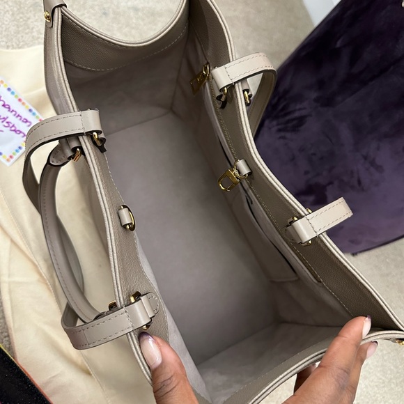 ⭐️Like New ⭐️ Louis Vuitton OnTheGo MM - Picture 11 of 16